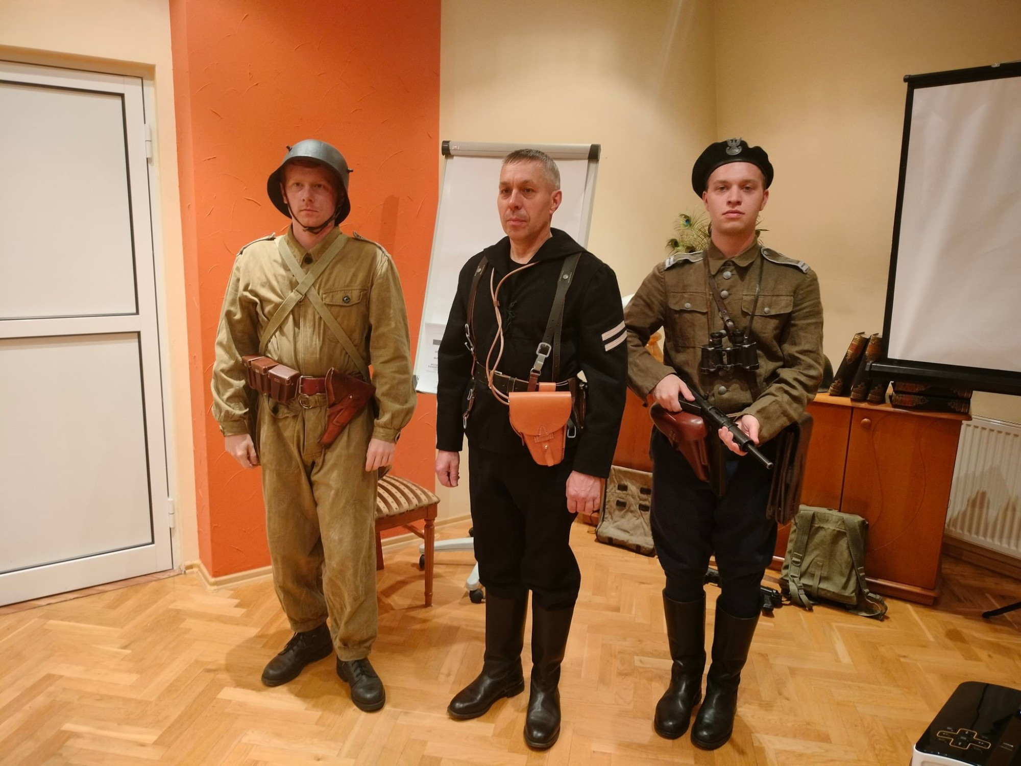 Rekonstrukcja mundurowania Oddziału Sama na podstawie zachowanej dokumentacji fotograficznej